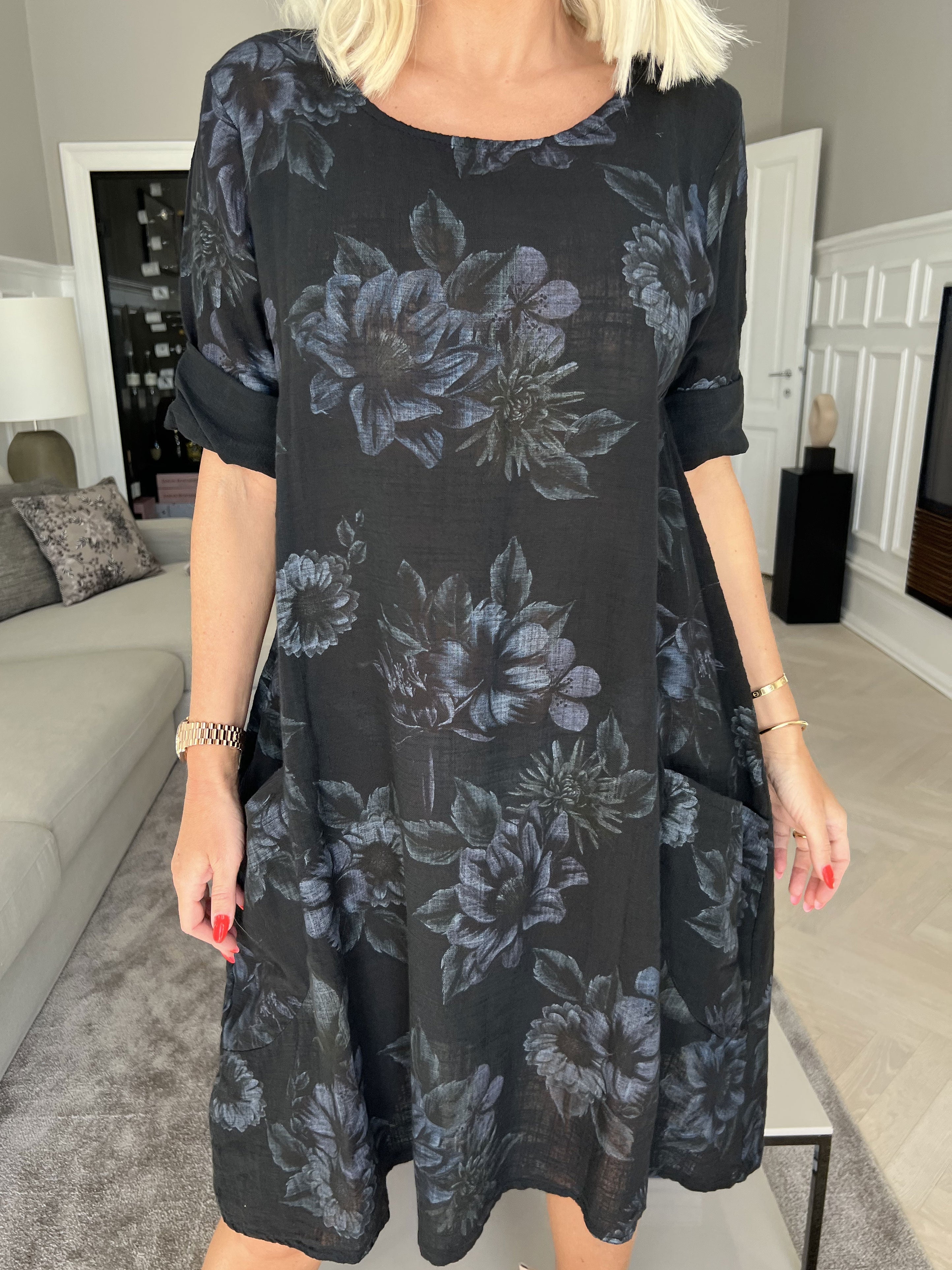 Jayda - Söt bomullsklänning med ficka och blommigt tryck